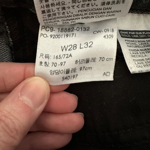 Levi's 721 Black High Rise Distressed Skinny Crop Ladies Denim Jeans, 28 - Picture 5 of 7